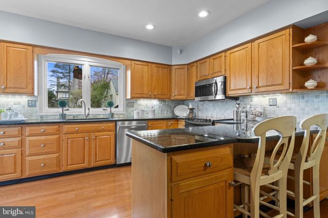 421 SAINT DAVIDS RD, Wayne, PA 19087