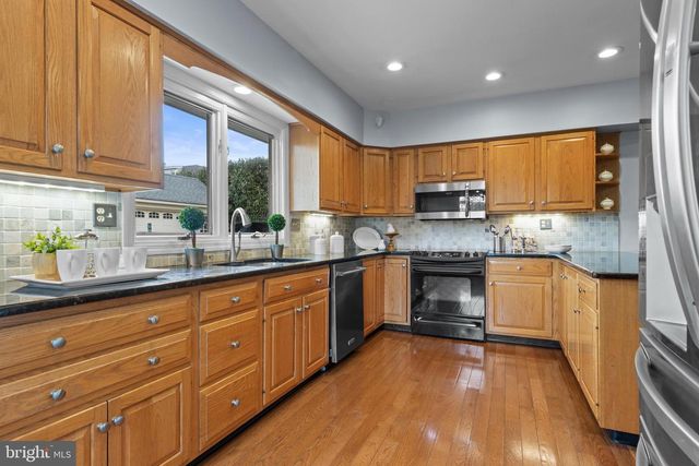 421 SAINT DAVIDS RD, Wayne, PA 19087