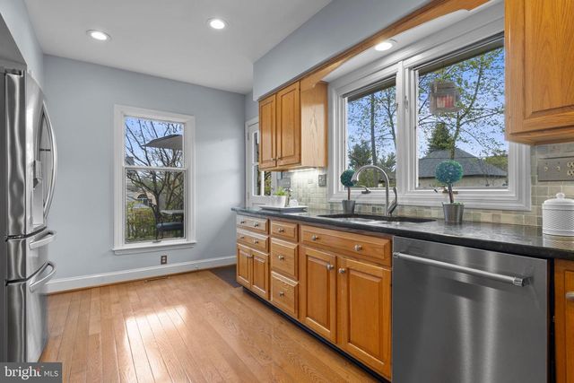 421 SAINT DAVIDS RD, Wayne, PA 19087