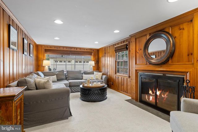 421 SAINT DAVIDS RD, Wayne, PA 19087