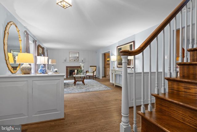 421 SAINT DAVIDS RD, Wayne, PA 19087