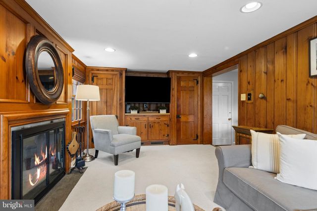 421 SAINT DAVIDS RD, Wayne, PA 19087