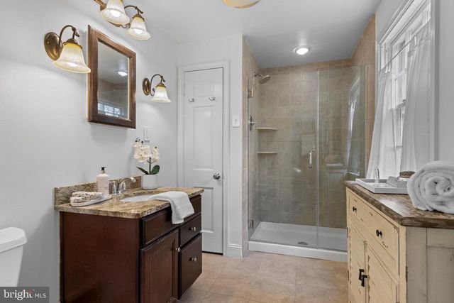421 SAINT DAVIDS RD, Wayne, PA 19087