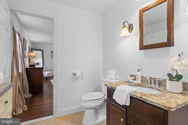 421 SAINT DAVIDS RD, Wayne, PA 19087