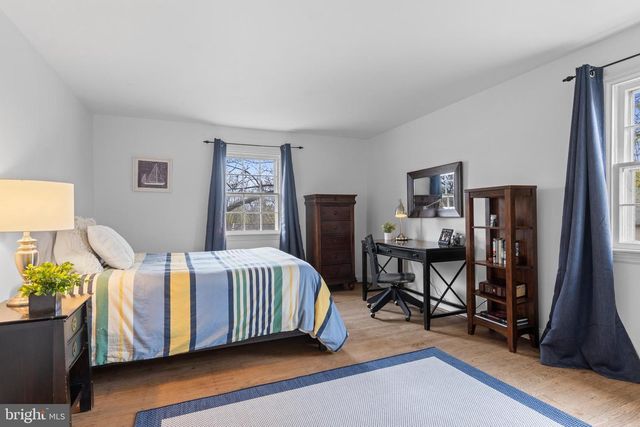 421 SAINT DAVIDS RD, Wayne, PA 19087