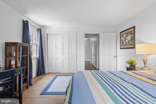 421 SAINT DAVIDS RD, Wayne, PA 19087