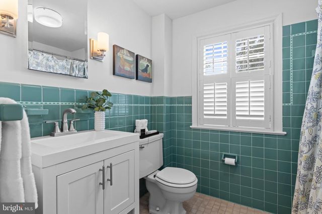 421 SAINT DAVIDS RD, Wayne, PA 19087