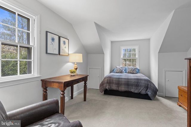 421 SAINT DAVIDS RD, Wayne, PA 19087