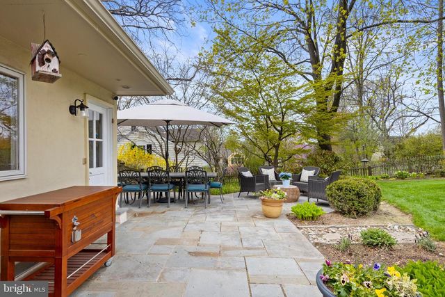 421 SAINT DAVIDS RD, Wayne, PA 19087