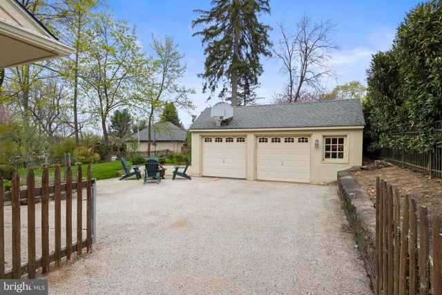 421 SAINT DAVIDS RD, Wayne, PA 19087