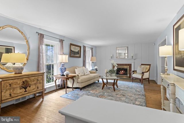 421 SAINT DAVIDS RD, Wayne, PA 19087