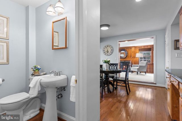 421 SAINT DAVIDS RD, Wayne, PA 19087