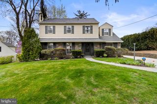 421 SAINT DAVIDS RD, Wayne, PA 19087