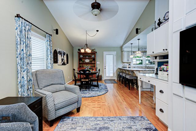 10003 Silverwood Ln, Louisville, KY 40272