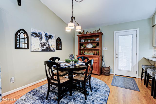10003 Silverwood Ln, Louisville, KY 40272