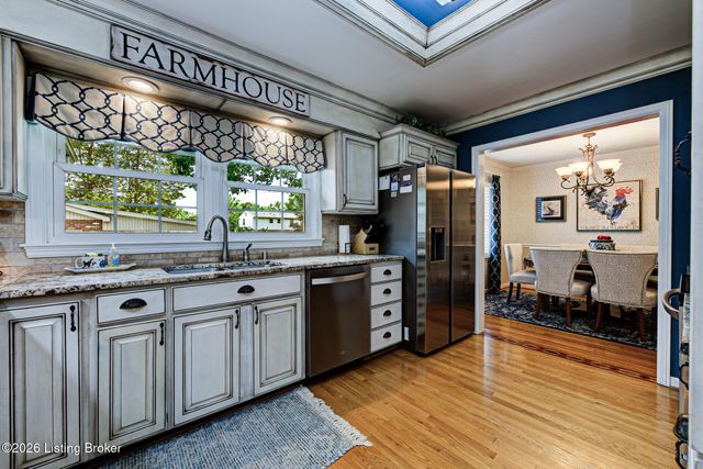 10003 Silverwood Ln, Louisville, KY 40272