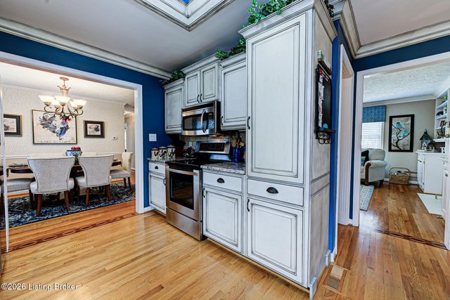 10003 Silverwood Ln, Louisville, KY 40272