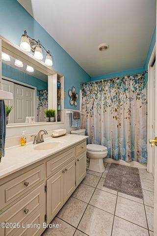 10003 Silverwood Ln, Louisville, KY 40272