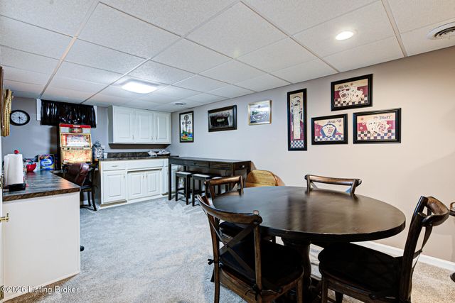 10003 Silverwood Ln, Louisville, KY 40272