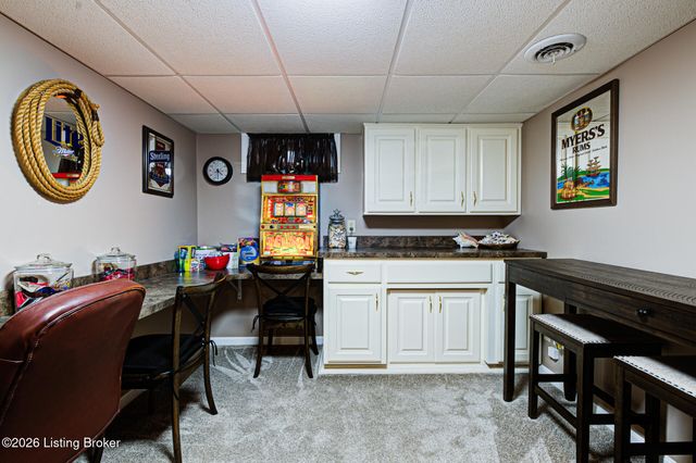 10003 Silverwood Ln, Louisville, KY 40272