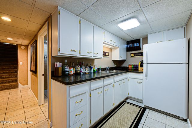 10003 Silverwood Ln, Louisville, KY 40272