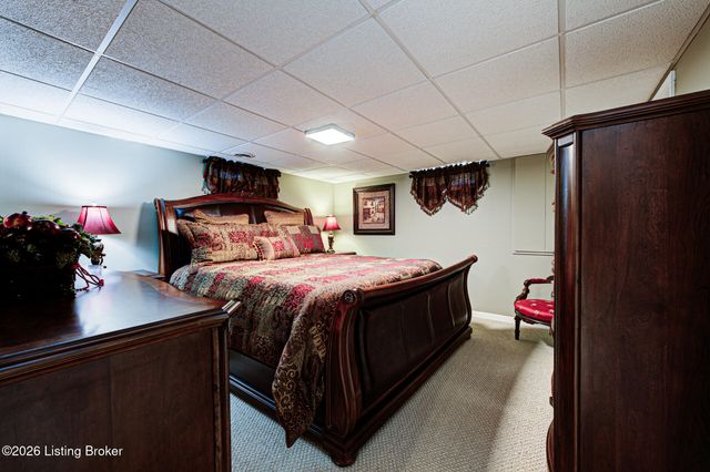 10003 Silverwood Ln, Louisville, KY 40272
