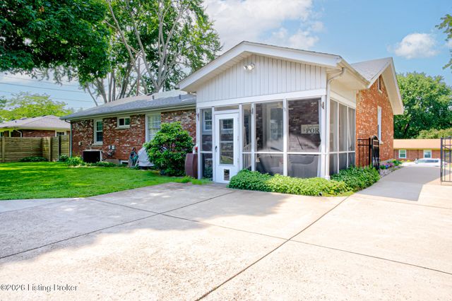 10003 Silverwood Ln, Louisville, KY 40272