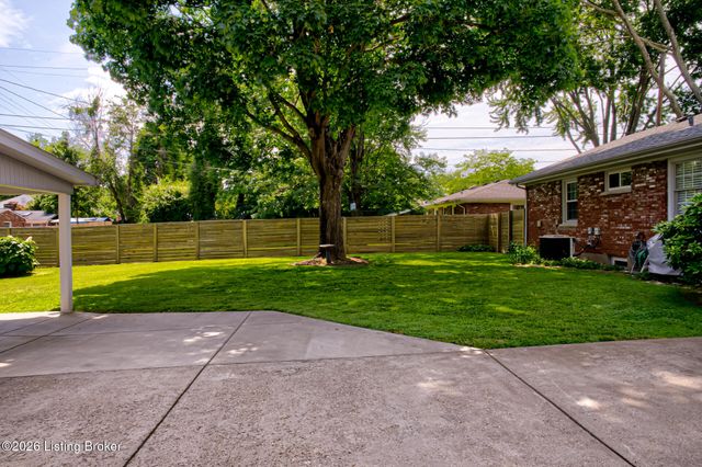 10003 Silverwood Ln, Louisville, KY 40272