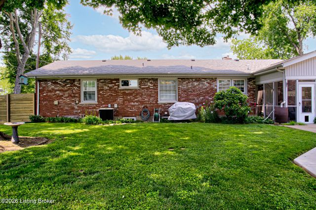 10003 Silverwood Ln, Louisville, KY 40272