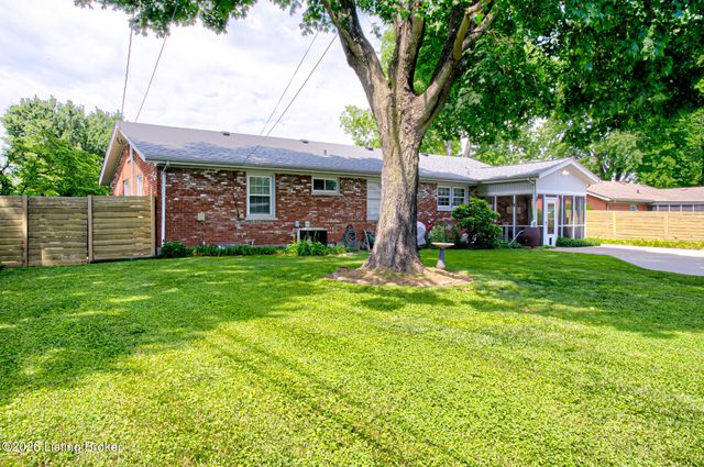 10003 Silverwood Ln, Louisville, KY 40272