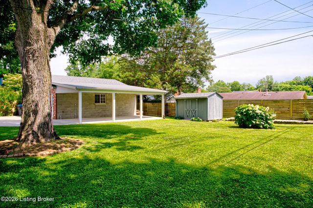 10003 Silverwood Ln, Louisville, KY 40272