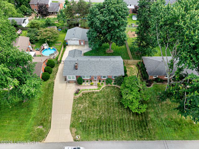 10003 Silverwood Ln, Louisville, KY 40272