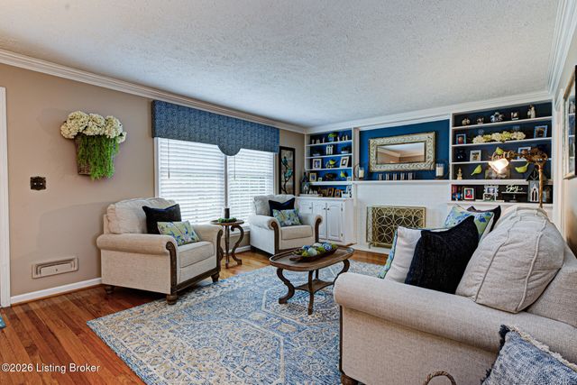 10003 Silverwood Ln, Louisville, KY 40272