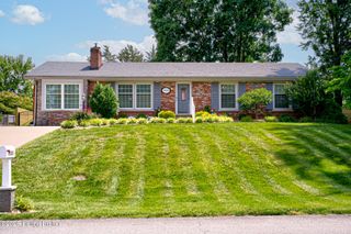 10003 Silverwood Ln, Louisville, KY 40272