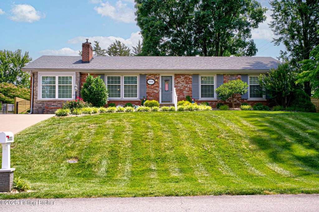 10003 Silverwood Ln, Louisville, KY 40272