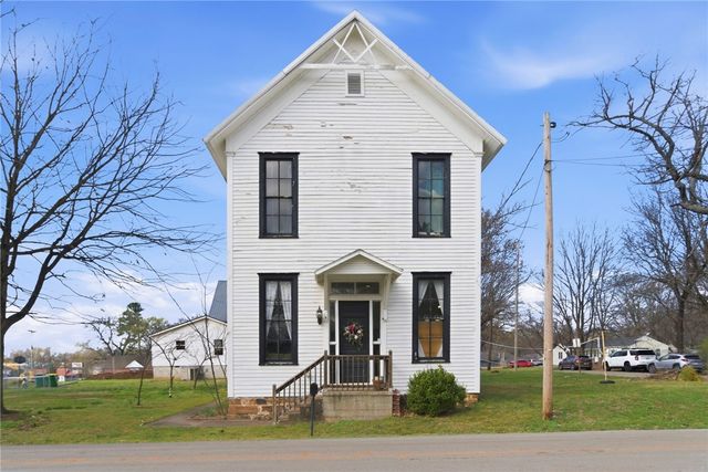 9 Locust Avenue, Farmington, AR 72730