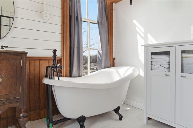 9 Locust Avenue, Farmington, AR 72730