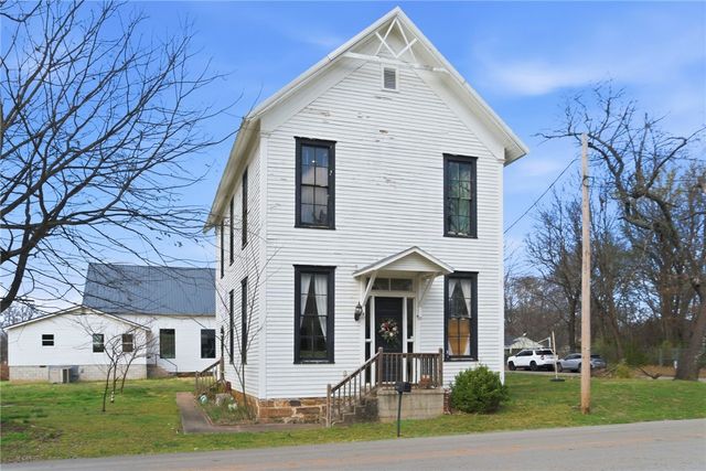 9 Locust Avenue, Farmington, AR 72730