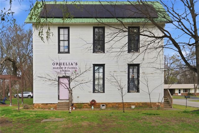 9 Locust Avenue, Farmington, AR 72730