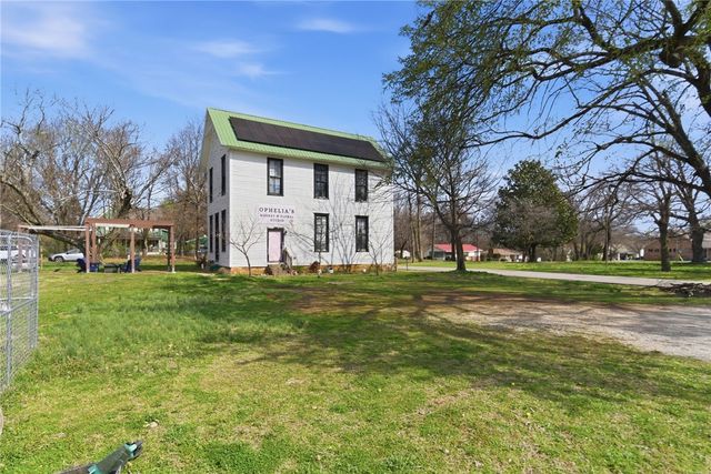 9 Locust Avenue, Farmington, AR 72730