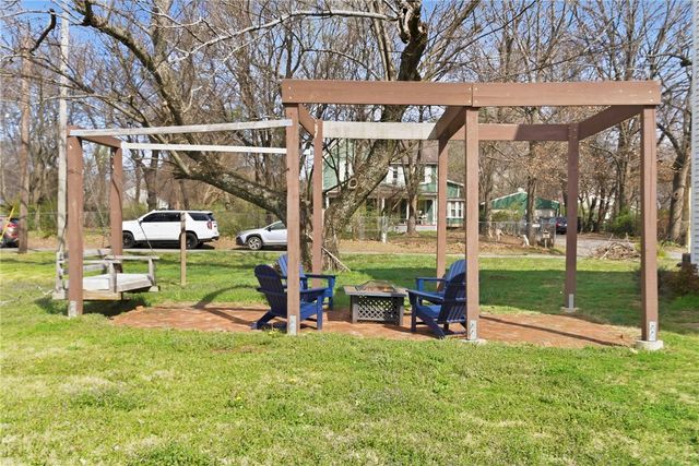 9 Locust Avenue, Farmington, AR 72730