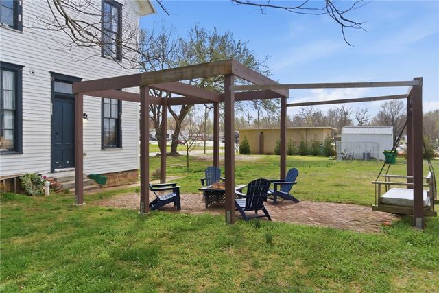 9 Locust Avenue, Farmington, AR 72730