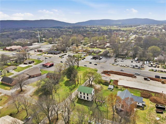 9 Locust Avenue, Farmington, AR 72730