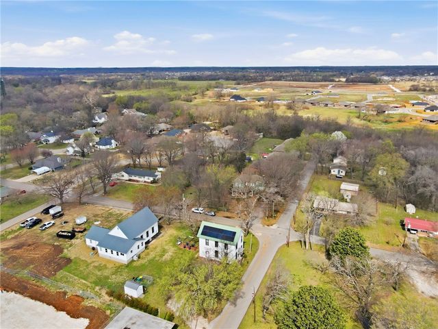 9 Locust Avenue, Farmington, AR 72730