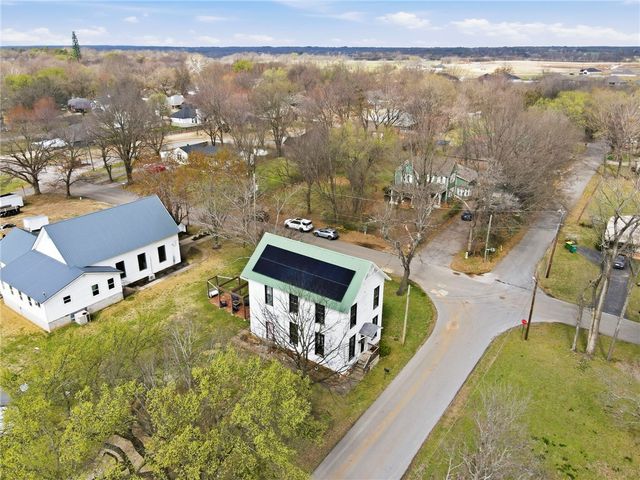 9 Locust Avenue, Farmington, AR 72730