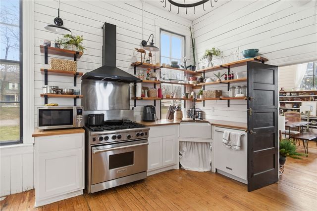 9 Locust Avenue, Farmington, AR 72730