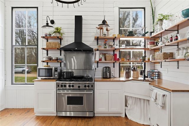 9 Locust Avenue, Farmington, AR 72730