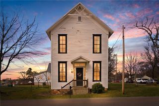 9 Locust Avenue, Farmington, AR 72730