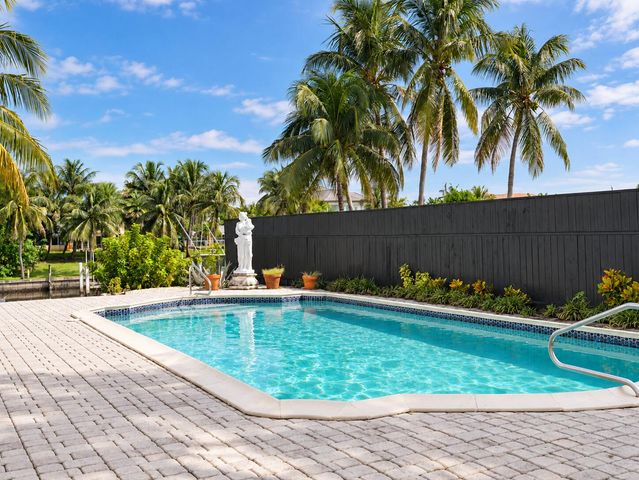 2614 Amherst Lane, Lake Worth Beach, FL 33460
