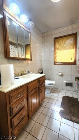 16 Lloyd Ave, Branchville Boro, NJ 07826